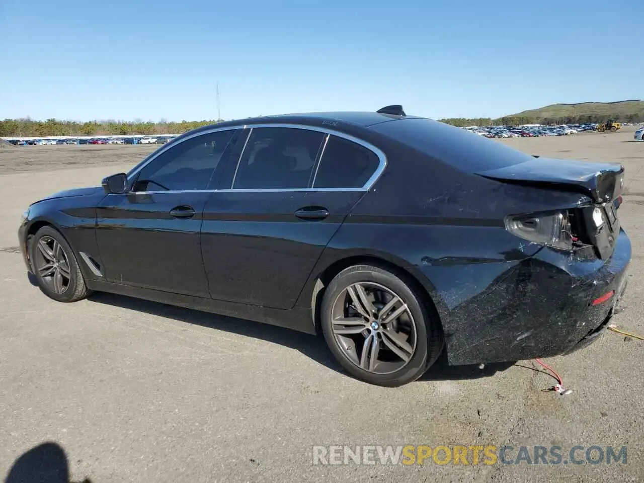 2 fotografías del automóvil dañado WBA13BJ04NWX65199 BMW 5 SERIES 2022
