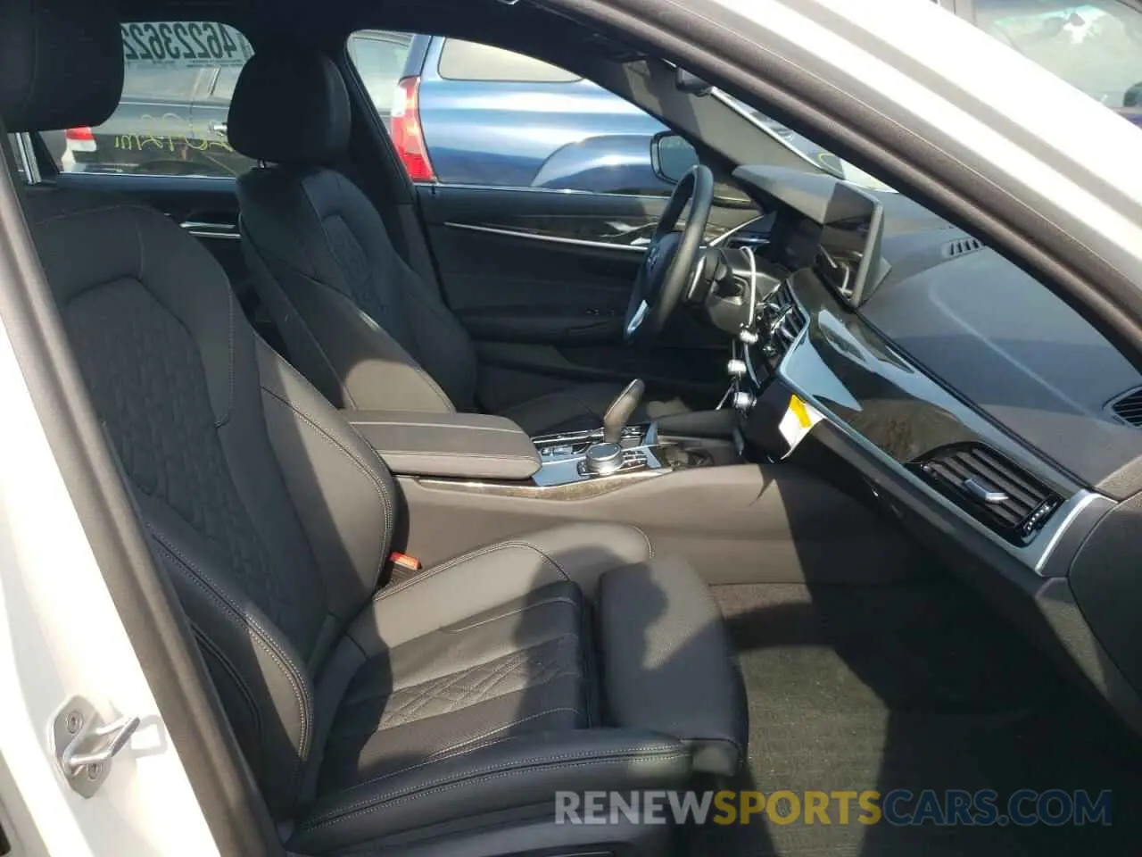 5 fotografías del automóvil dañado WBA13BJ06NWX58545 BMW 5 SERIES 2022