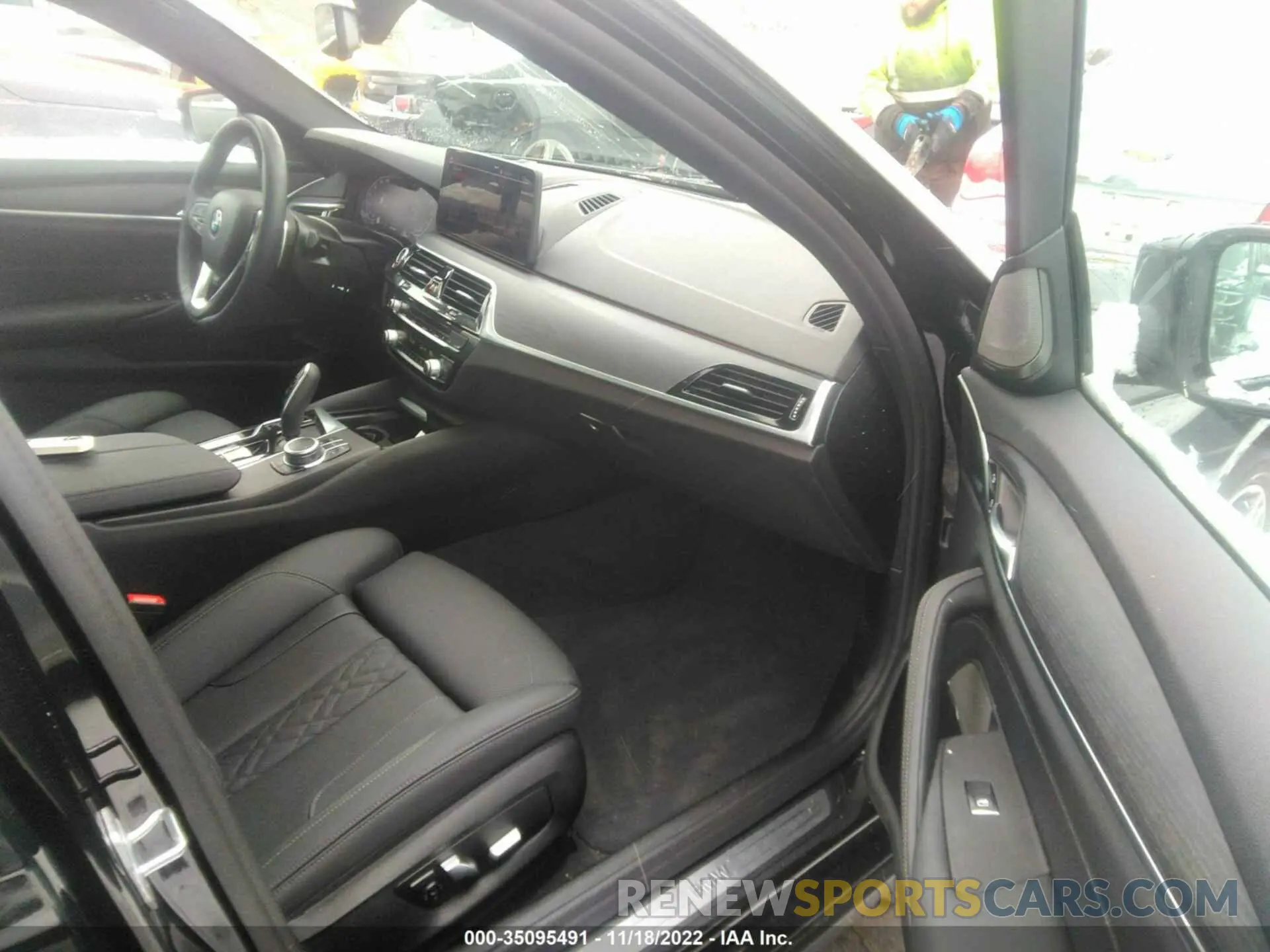 5 fotografías del automóvil dañado WBA13BJ06NWX67956 BMW 5 SERIES 2022