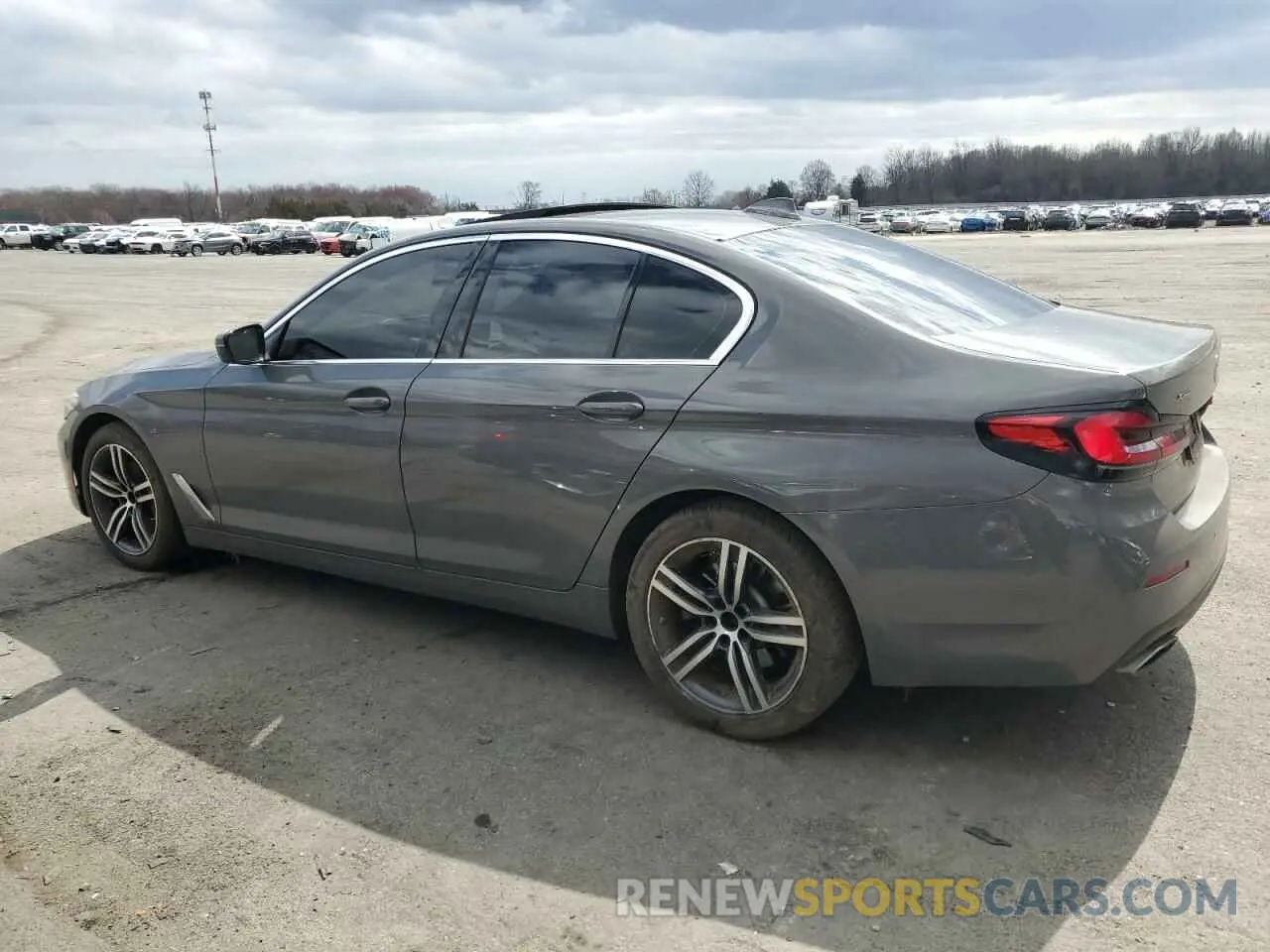 2 fotografías del automóvil dañado WBA13BJ0XNWX56782 BMW 5 SERIES 2022