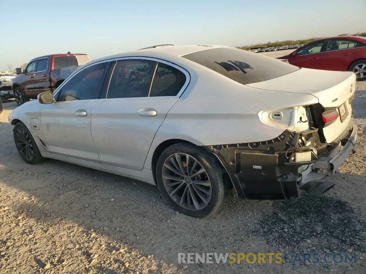 2 fotografías del automóvil dañado WBA33AG01NCK27460 BMW 5 SERIES 2022