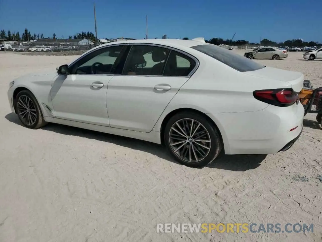 2 fotografías del automóvil dañado WBA53BH02NWX83515 BMW 5 SERIES 2022