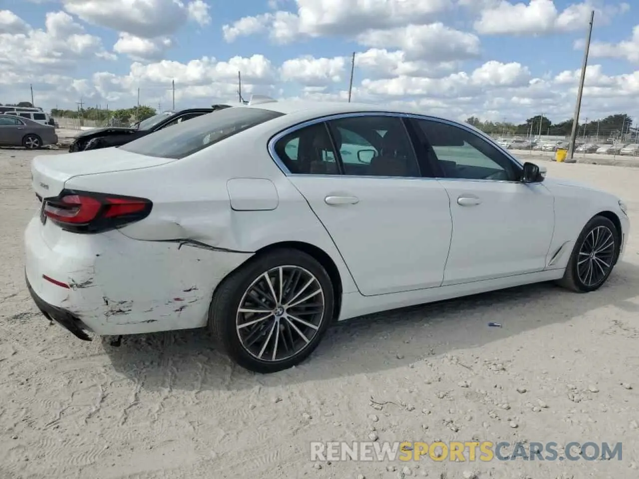 3 fotografías del automóvil dañado WBA53BH02NWX83515 BMW 5 SERIES 2022