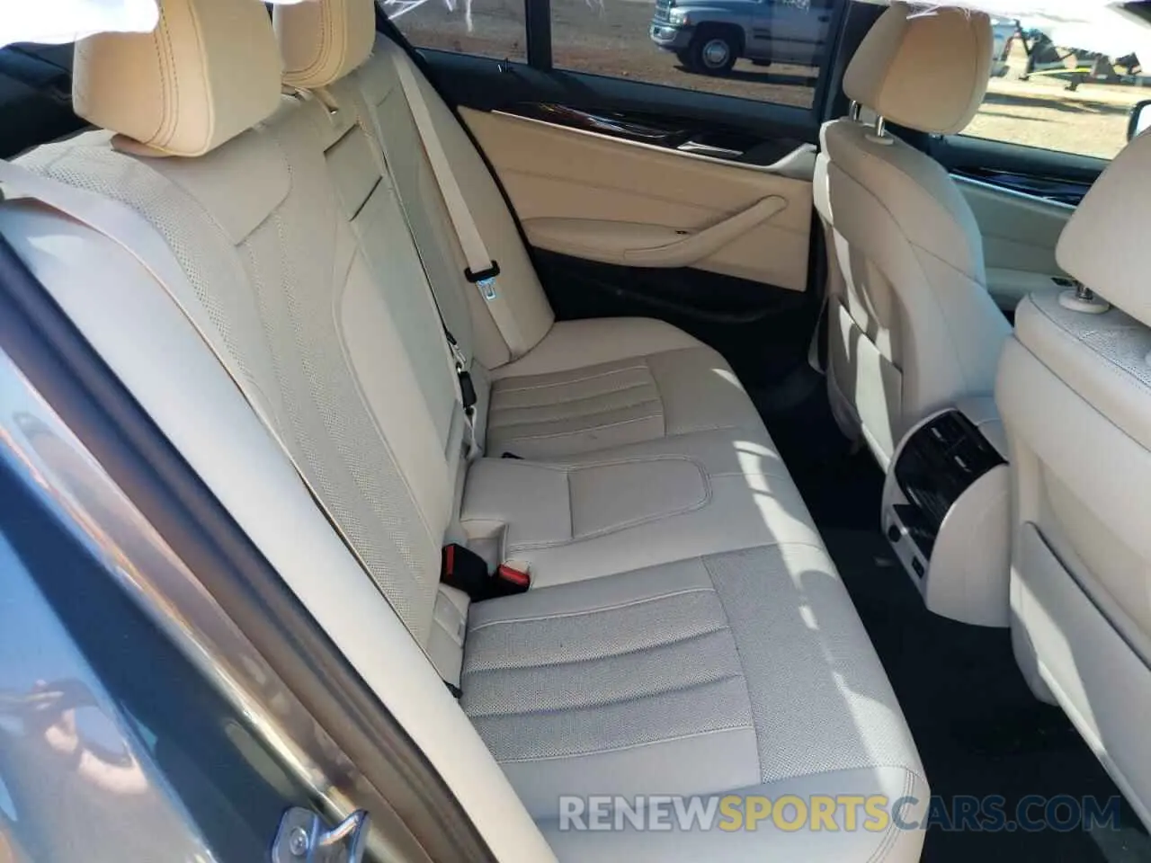 6 fotografías del automóvil dañado WBA53BH09NWX56330 BMW 5 SERIES 2022