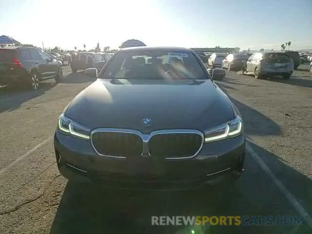 11 fotografías del automóvil dañado WBA53BH0XNWX38371 BMW 5 SERIES 2022
