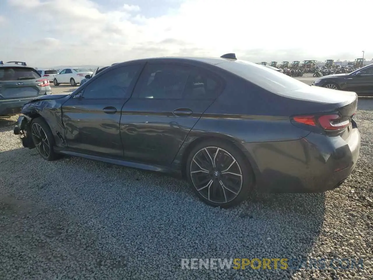 2 fotografías del automóvil dañado WBA53BJ01NWX52749 BMW 5 SERIES 2022