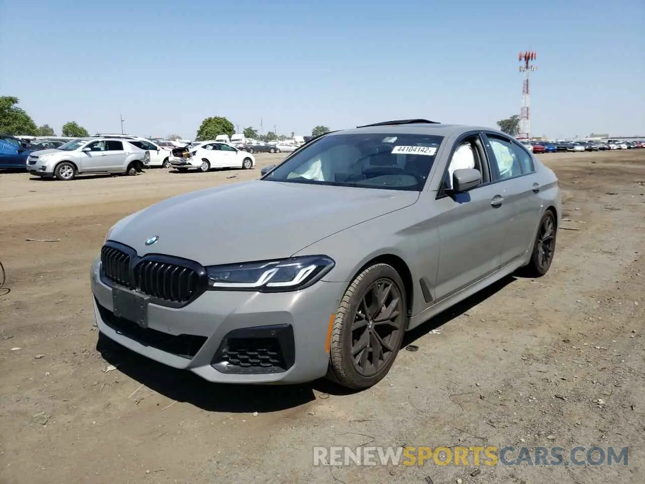 2 fotografías del automóvil dañado WBA53BJ06NWX46946 BMW 5 SERIES 2022