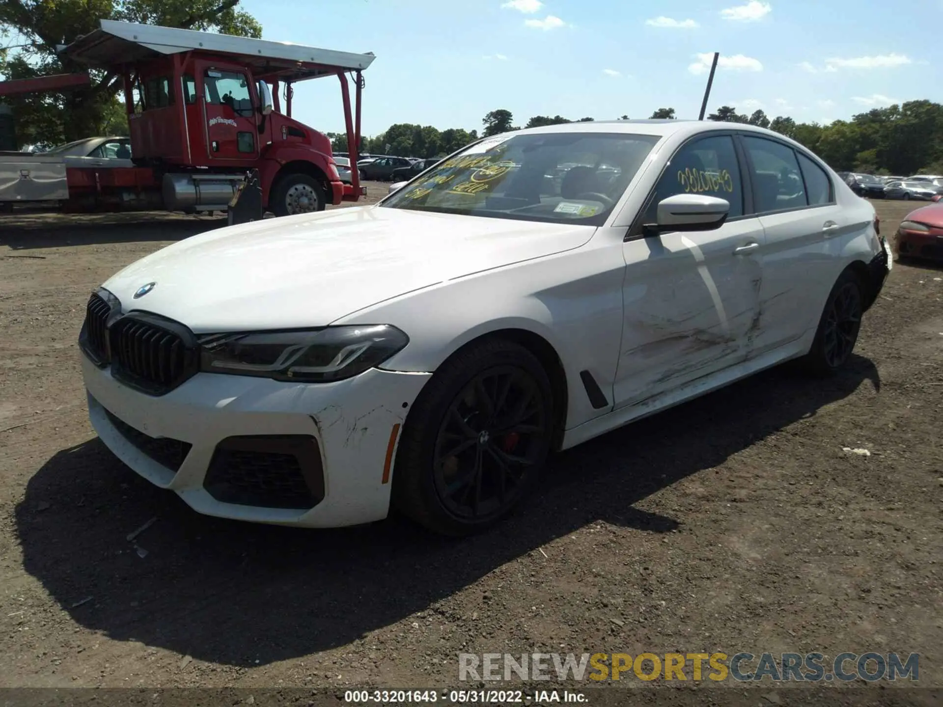 2 fotografías del automóvil dañado WBA73BJ02NWX55667 BMW 5 SERIES 2022