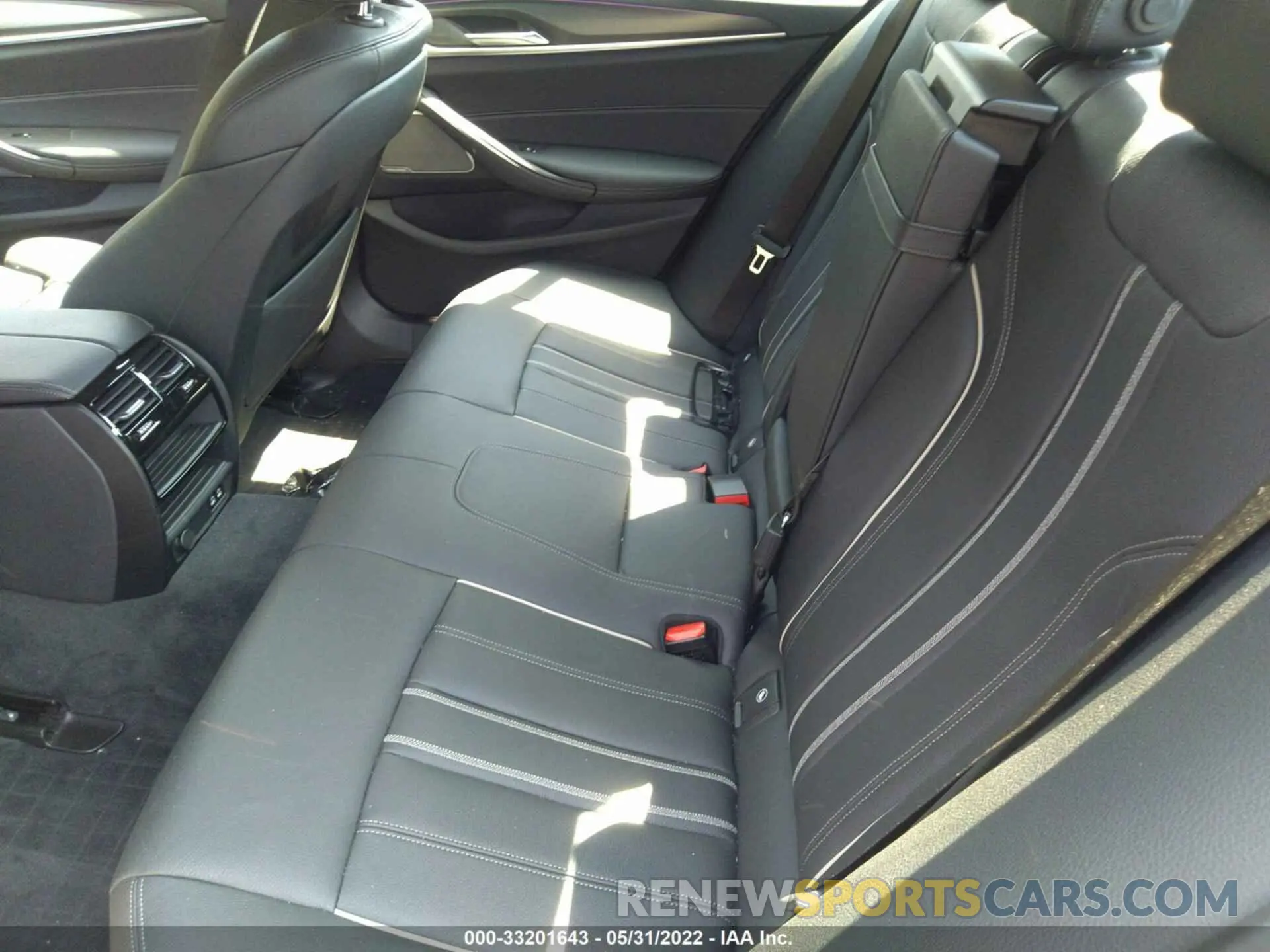 8 fotografías del automóvil dañado WBA73BJ02NWX55667 BMW 5 SERIES 2022