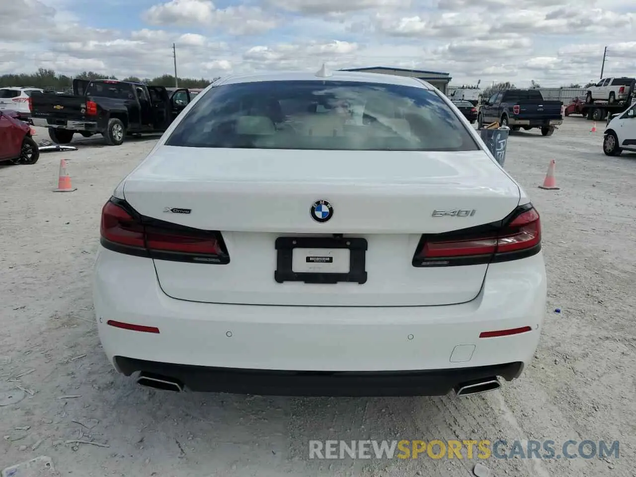 6 fotografías del automóvil dañado WBA73BJ06NCJ37236 BMW 5 SERIES 2022