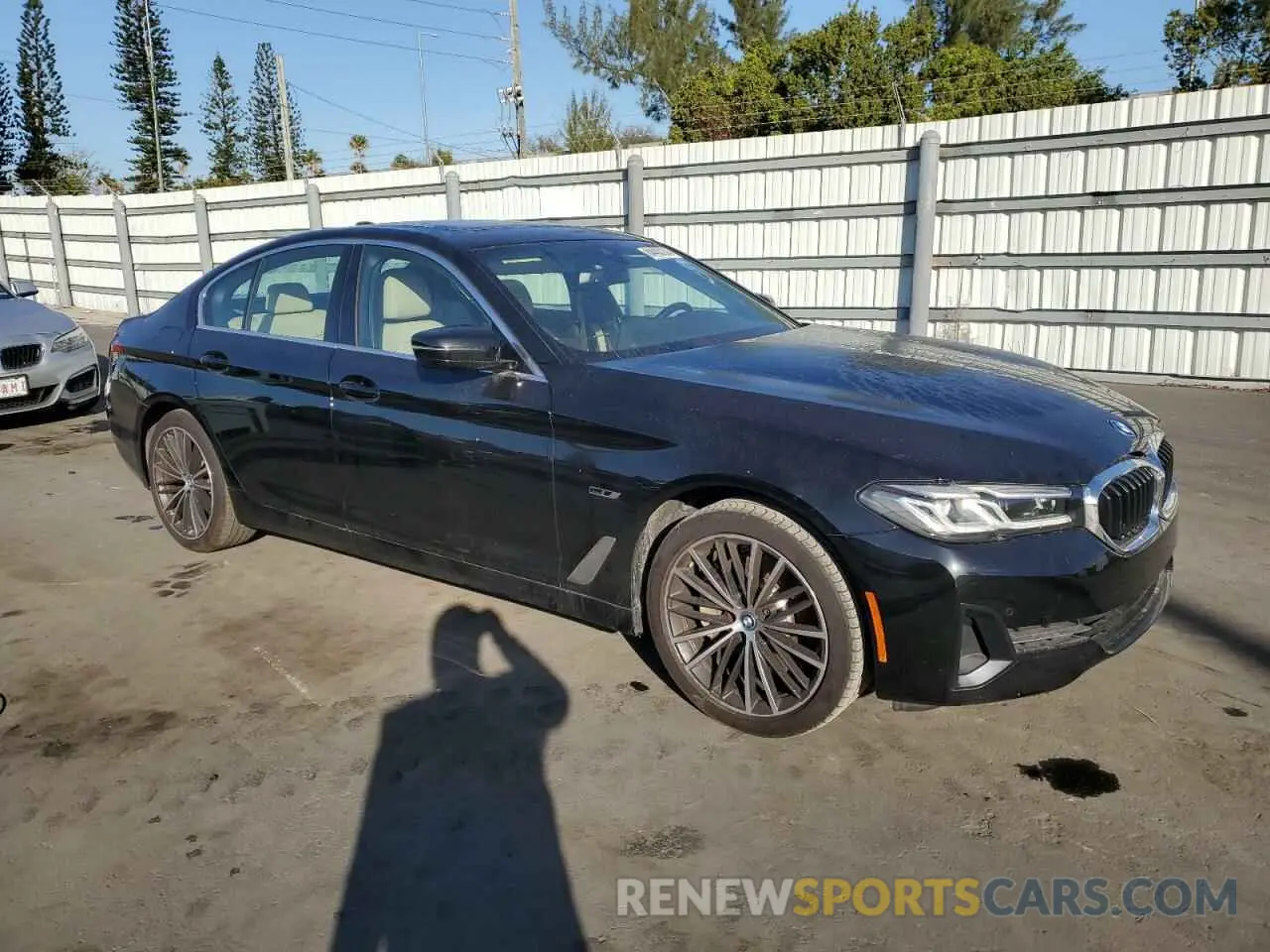 4 fotografías del automóvil dañado WBA13AG00PCL18942 BMW 5 SERIES 2023