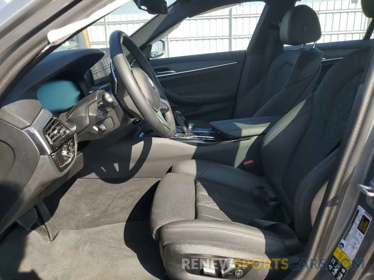 7 fotografías del automóvil dañado WBA13BJ0XPWY17065 BMW 5 SERIES 2023