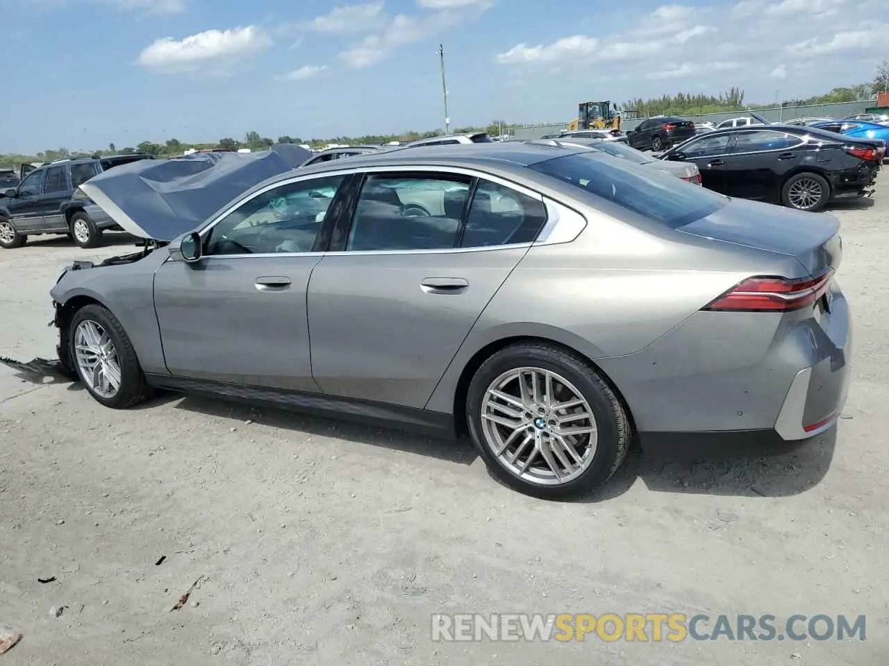 2 fotografías del automóvil dañado WBA43FJ01RCR17208 BMW 5 SERIES 2024