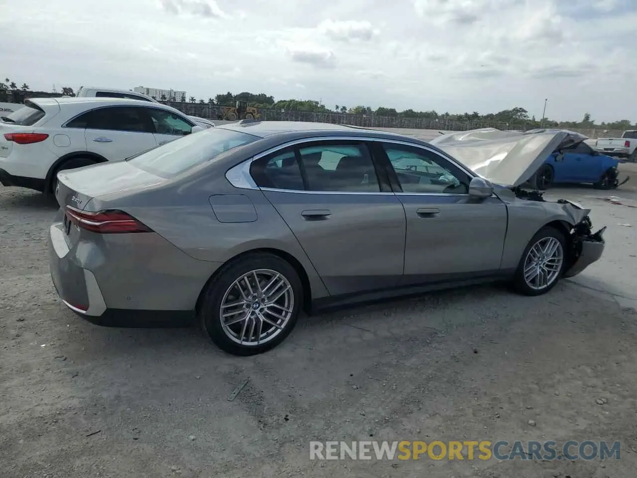 3 fotografías del automóvil dañado WBA43FJ01RCR17208 BMW 5 SERIES 2024