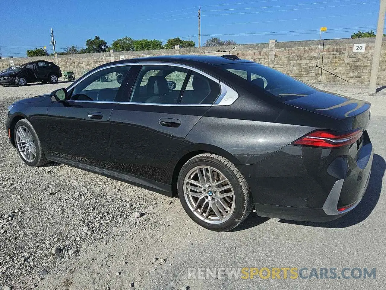 2 fotografías del automóvil dañado WBA43FJ01RCR71544 BMW 5 SERIES 2024