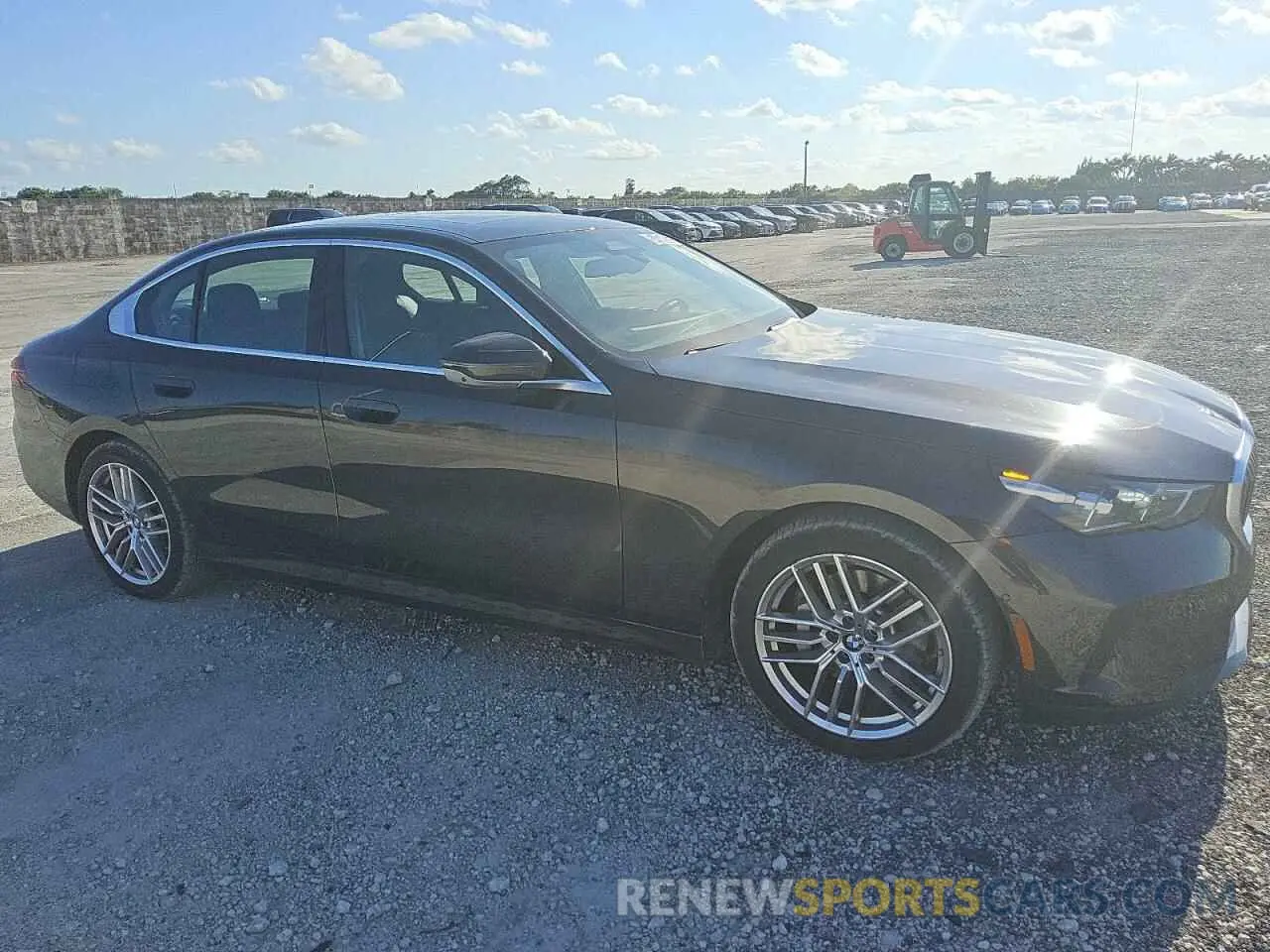 4 fotografías del automóvil dañado WBA43FJ01RCR71544 BMW 5 SERIES 2024