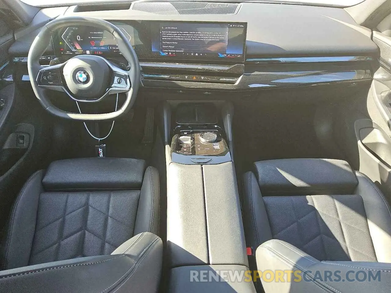 8 fotografías del automóvil dañado WBA43FJ01RCR71544 BMW 5 SERIES 2024