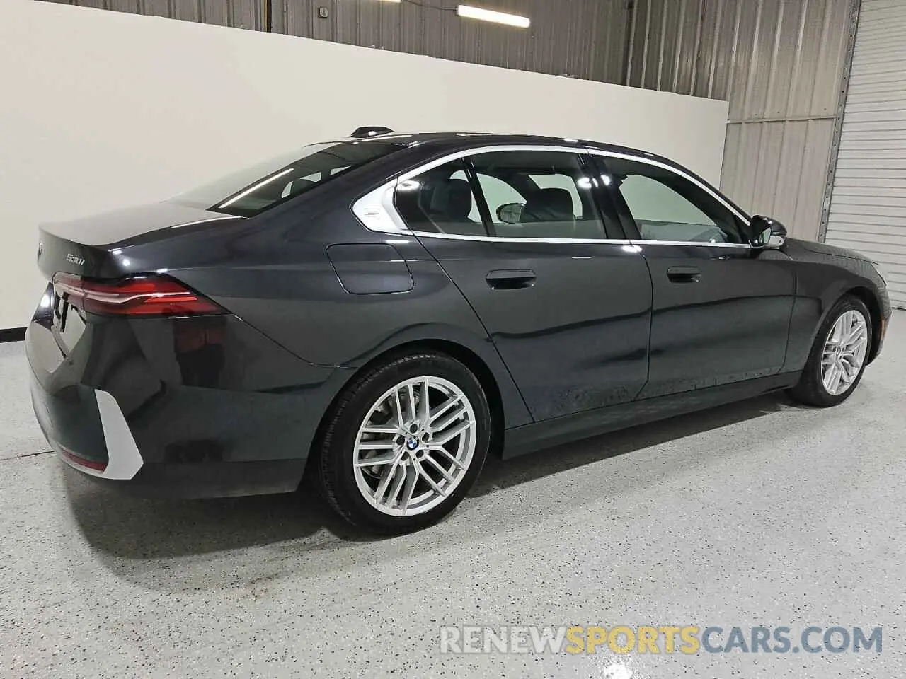 3 fotografías del automóvil dañado WBA43FJ06RCR45246 BMW 5 SERIES 2024