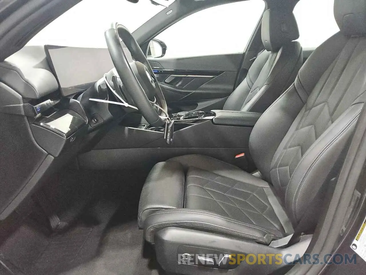 7 fotografías del automóvil dañado WBA43FJ06RCR45246 BMW 5 SERIES 2024