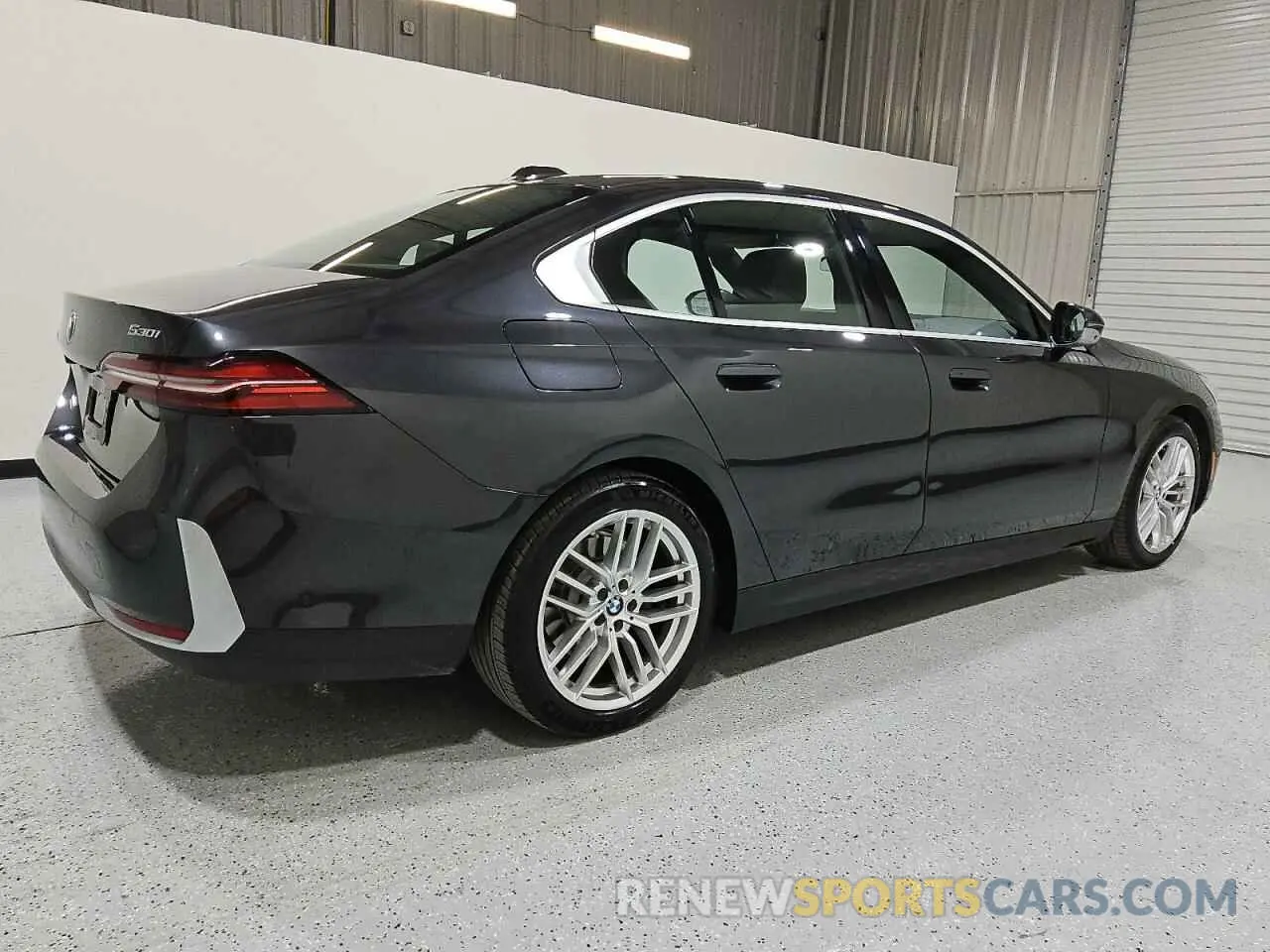 3 fotografías del automóvil dañado WBA43FJ07RCR70267 BMW 5 SERIES 2024