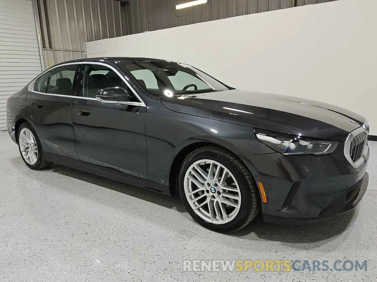 4 fotografías del automóvil dañado WBA43FJ07RCR70267 BMW 5 SERIES 2024