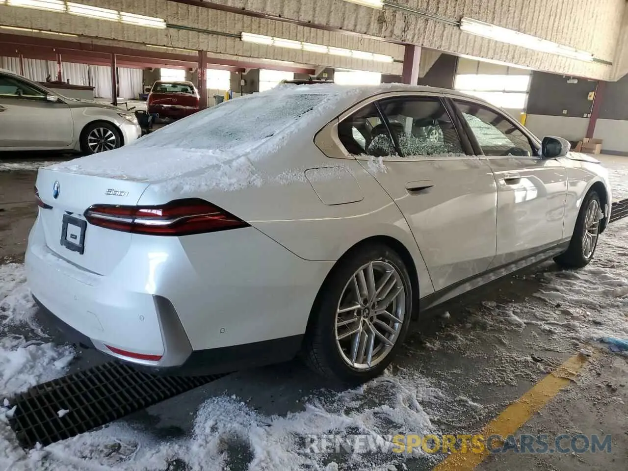 3 fotografías del automóvil dañado WBA43FJ08RCS37855 BMW 5 SERIES 2024