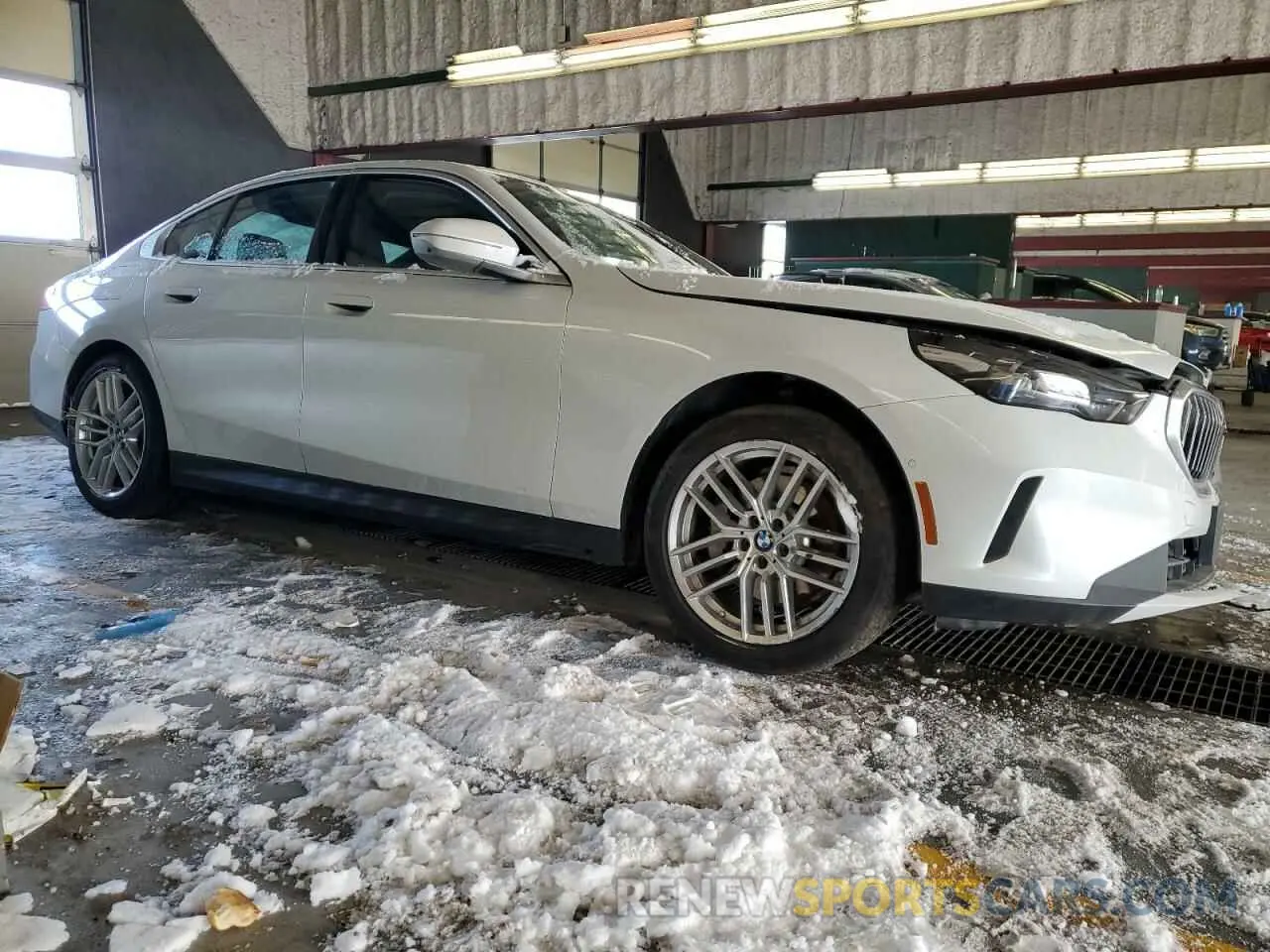 4 fotografías del automóvil dañado WBA43FJ08RCS37855 BMW 5 SERIES 2024