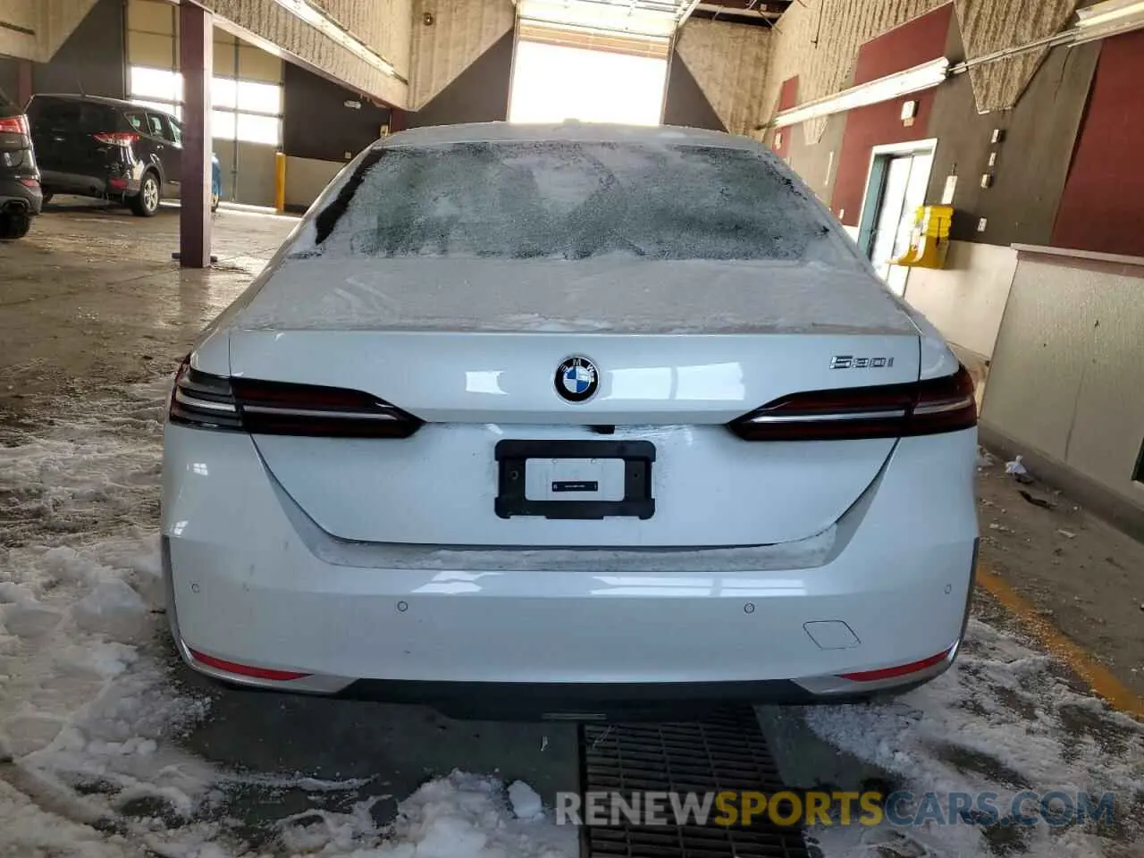6 fotografías del automóvil dañado WBA43FJ08RCS37855 BMW 5 SERIES 2024