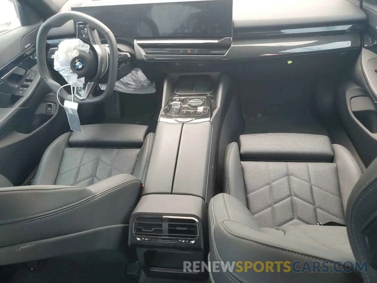 8 fotografías del automóvil dañado WBA43FJ08RCS37855 BMW 5 SERIES 2024