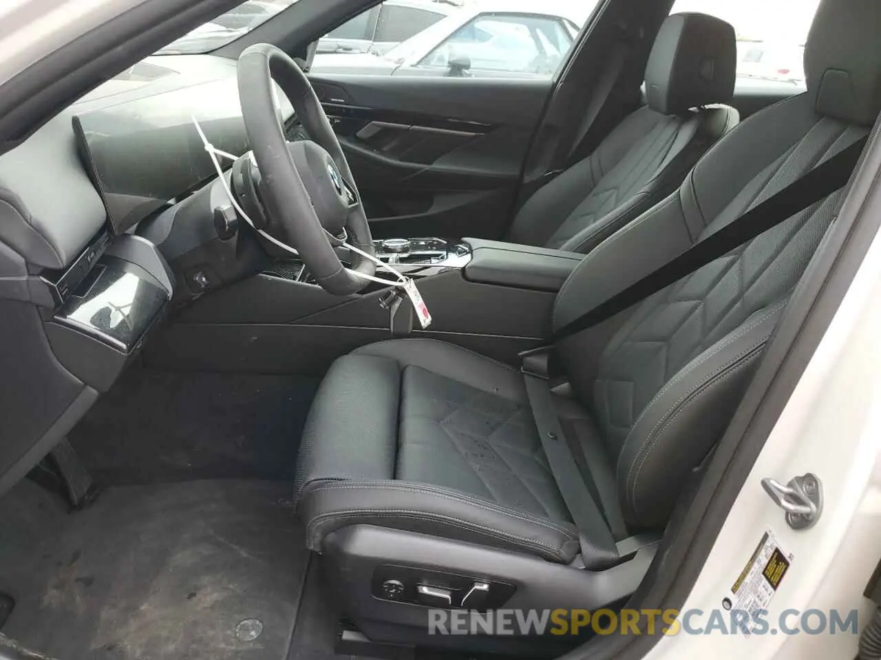 7 fotografías del automóvil dañado WBA43FJ0XRCS14707 BMW 5 SERIES 2024