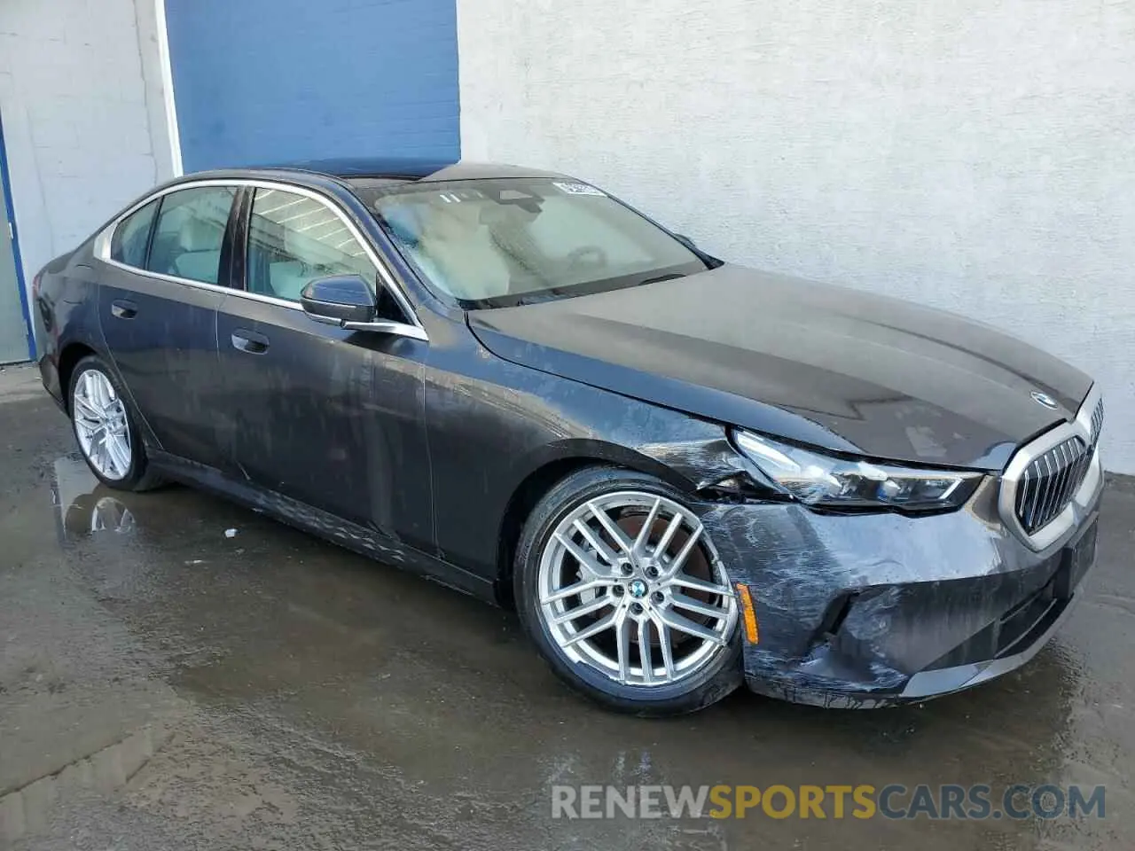 4 fotografías del automóvil dañado WBA53FJ00RCR03739 BMW 5 SERIES 2024