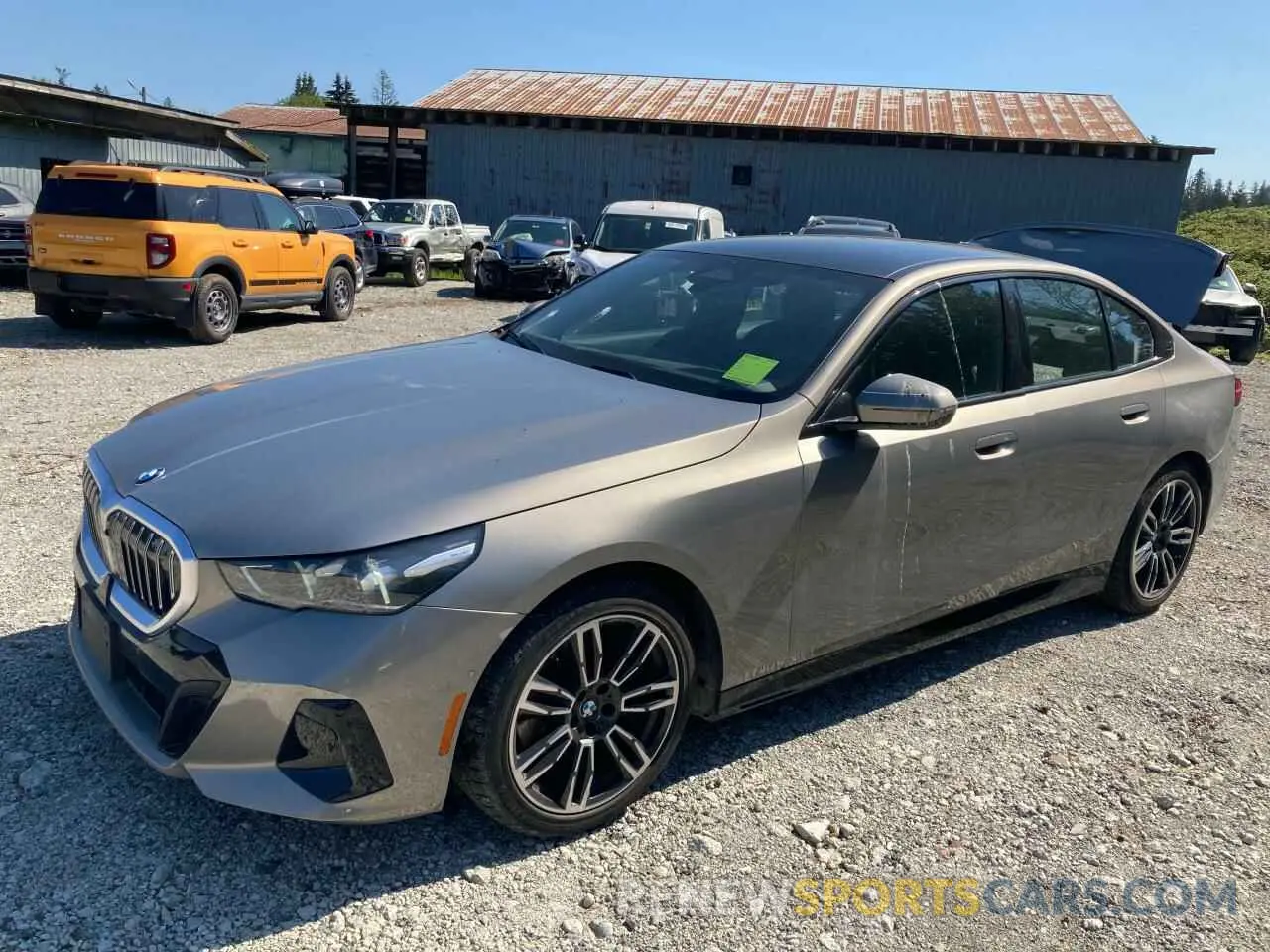 1 fotografías del automóvil dañado WBA53FJ00RCS35232 BMW 5 SERIES 2024