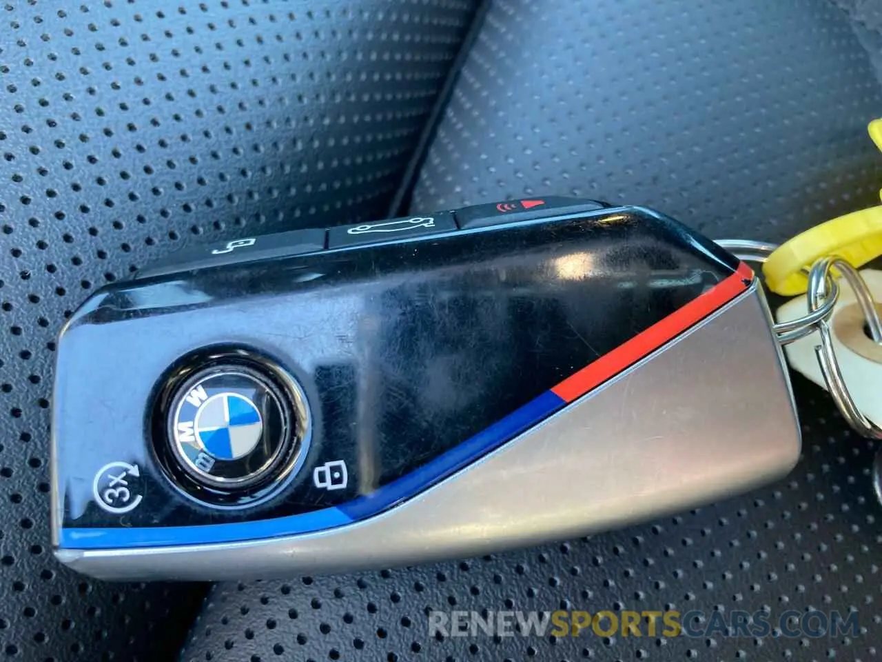11 fotografías del automóvil dañado WBA53FJ00RCS35232 BMW 5 SERIES 2024