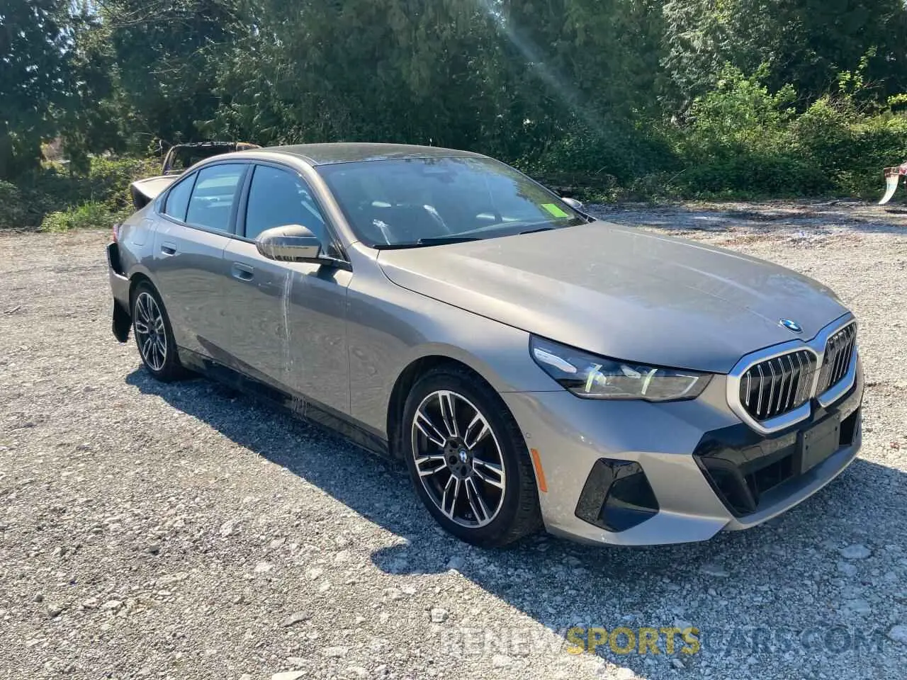 4 fotografías del automóvil dañado WBA53FJ00RCS35232 BMW 5 SERIES 2024