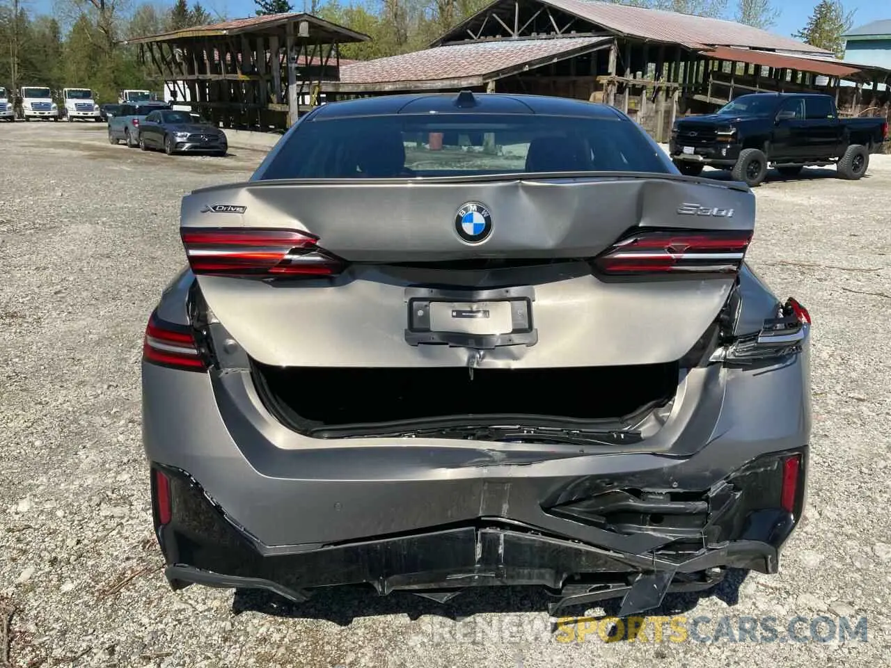 6 fotografías del automóvil dañado WBA53FJ00RCS35232 BMW 5 SERIES 2024