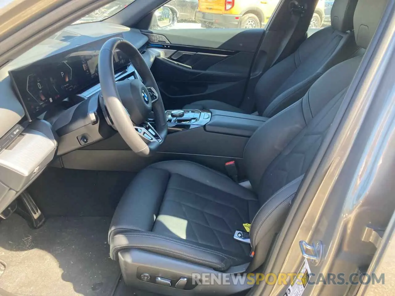 7 fotografías del automóvil dañado WBA53FJ00RCS35232 BMW 5 SERIES 2024