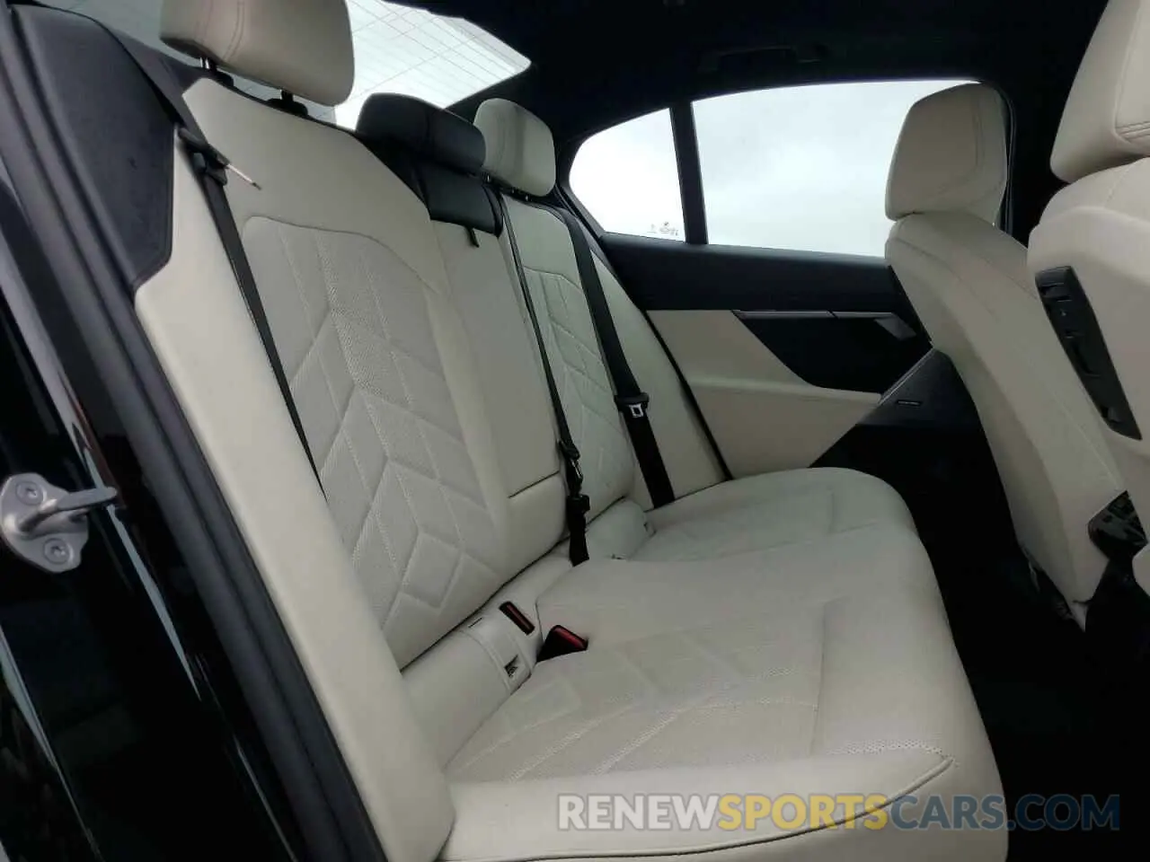 10 fotografías del automóvil dañado WBA53FJ01RCP86088 BMW 5 SERIES 2024