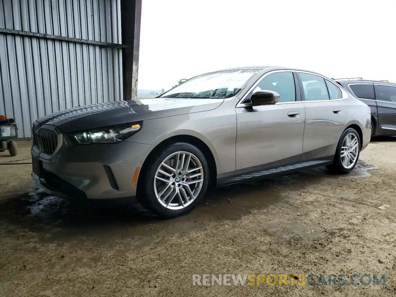 1 fotografías del automóvil dañado WBA53FJ02RCS02524 BMW 5 SERIES 2024