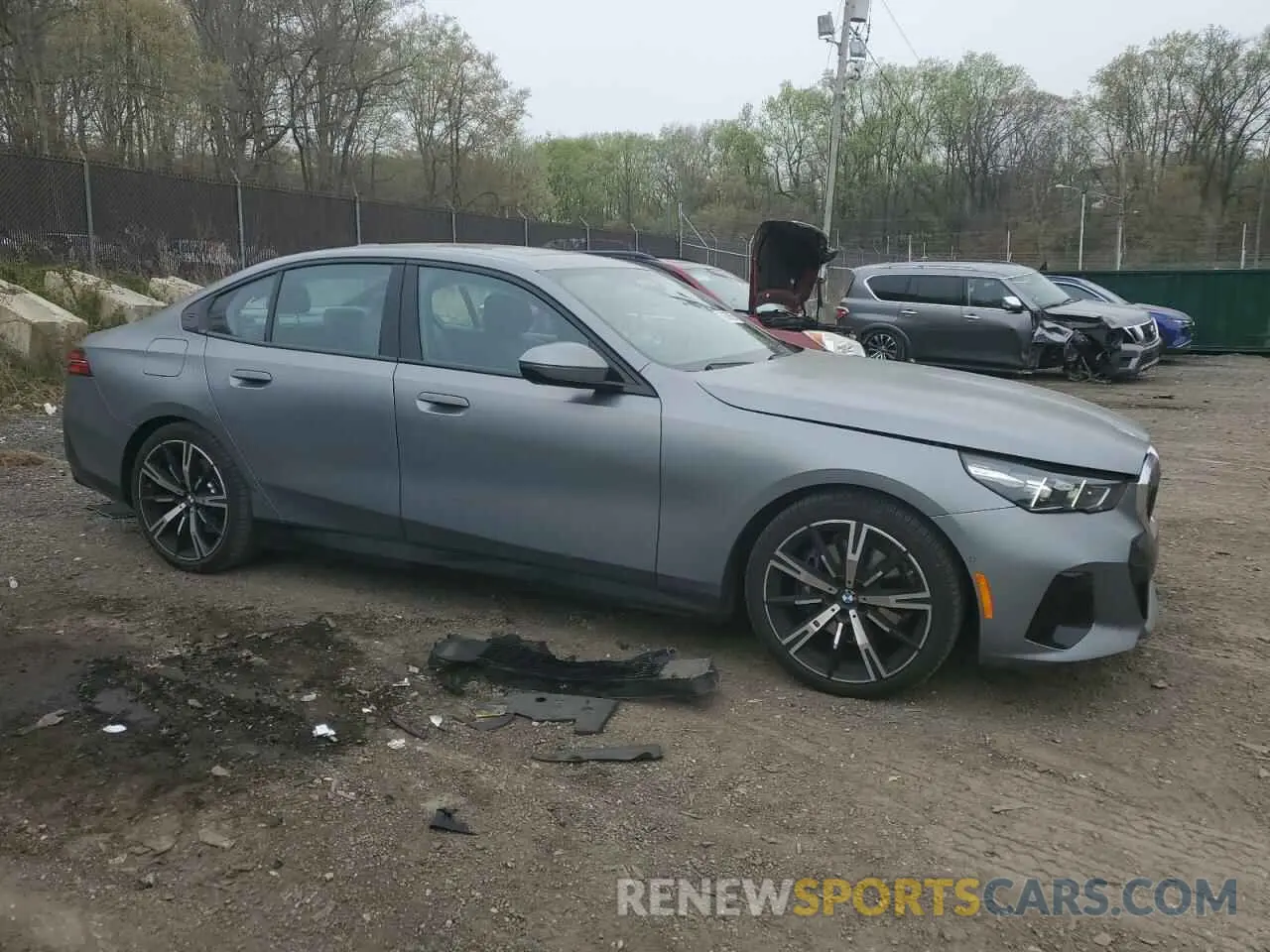 4 fotografías del automóvil dañado WBA53FJ03RCS21213 BMW 5 SERIES 2024