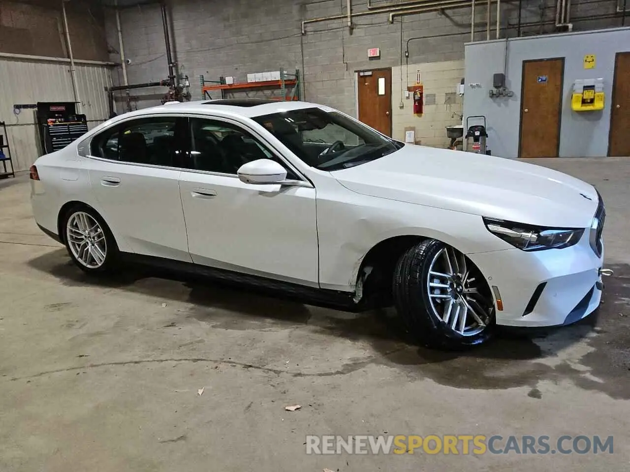 4 fotografías del automóvil dañado WBA53FJ04RCS13038 BMW 5 SERIES 2024