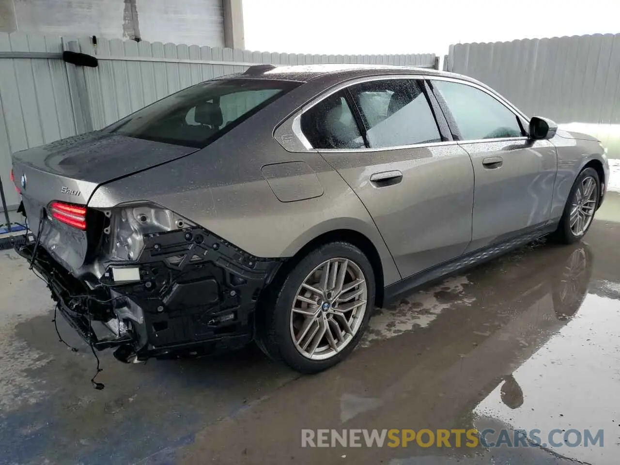 3 fotografías del automóvil dañado WBA53FJ08RCP82457 BMW 5 SERIES 2024