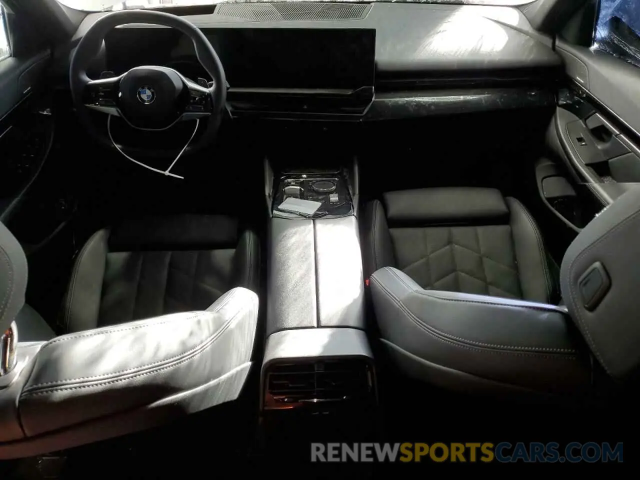 8 fotografías del automóvil dañado WBA53FJ0XRCP78927 BMW 5 SERIES 2024
