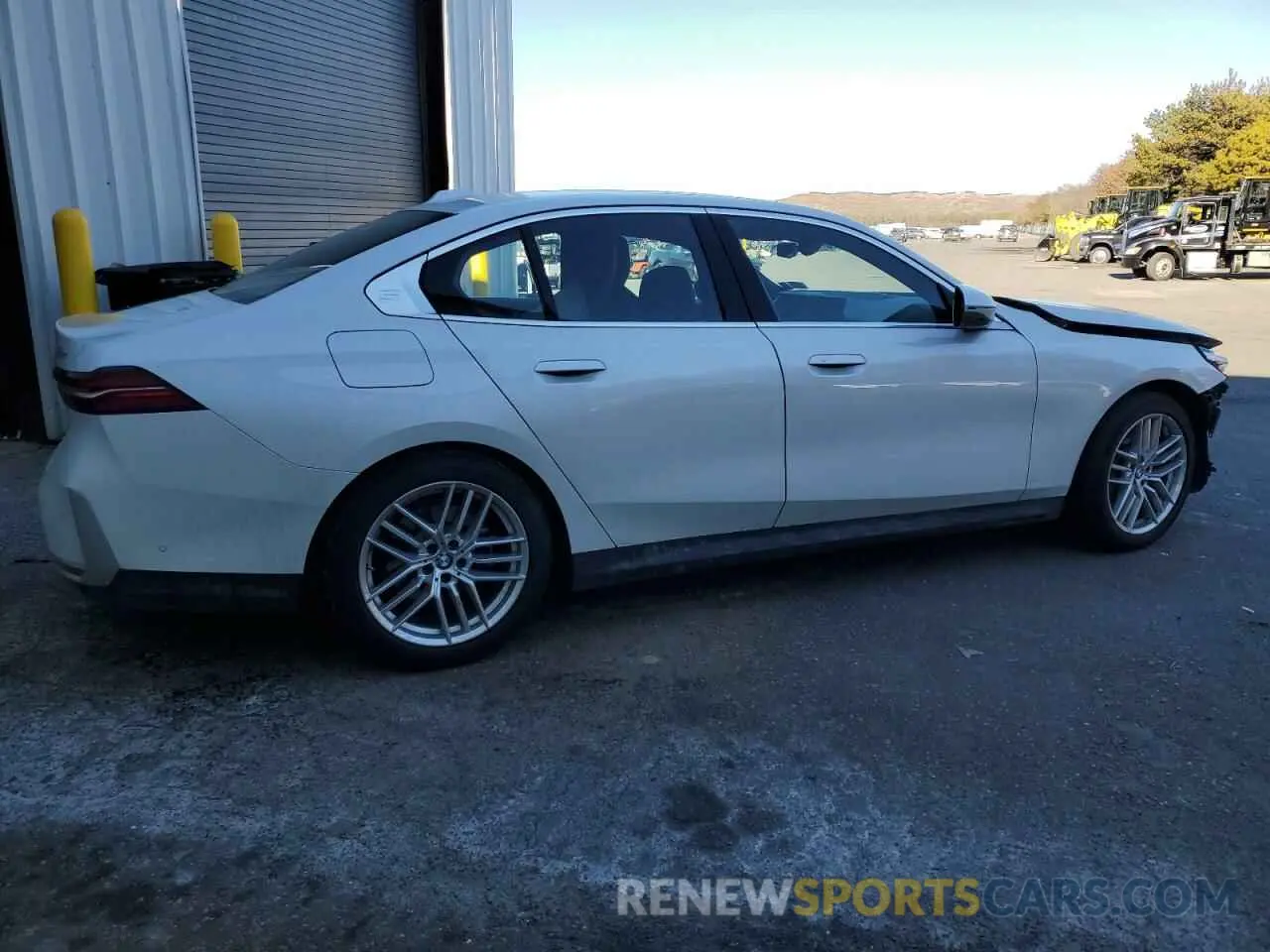 3 fotografías del automóvil dañado WBA53FJ0XRCS13397 BMW 5 SERIES 2024