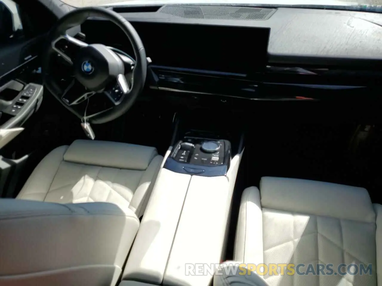 8 fotografías del automóvil dañado WBA63FJ00RCS54173 BMW 5 SERIES 2024