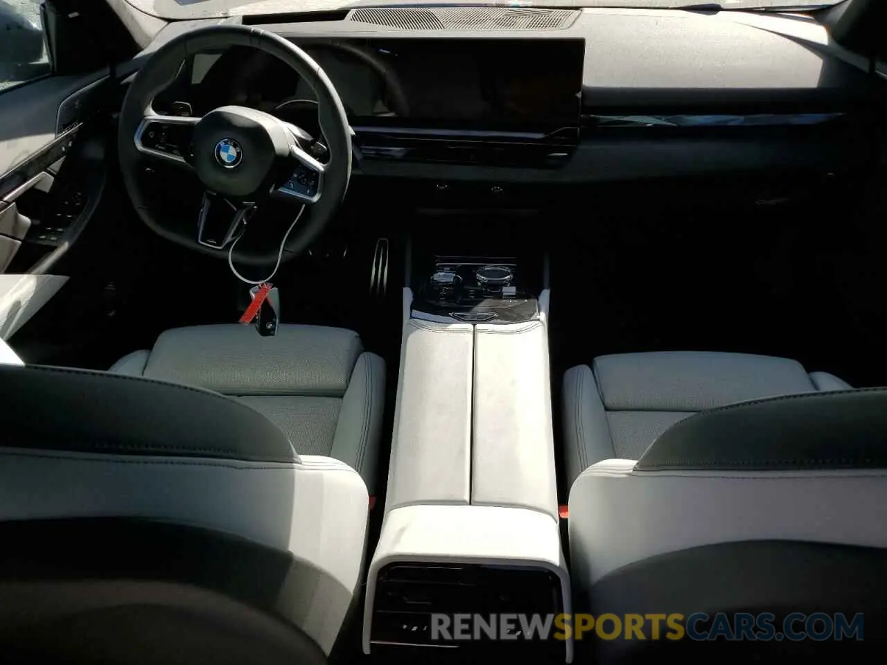 8 fotografías del automóvil dañado WBA63FJ00RCS64587 BMW 5 SERIES 2024