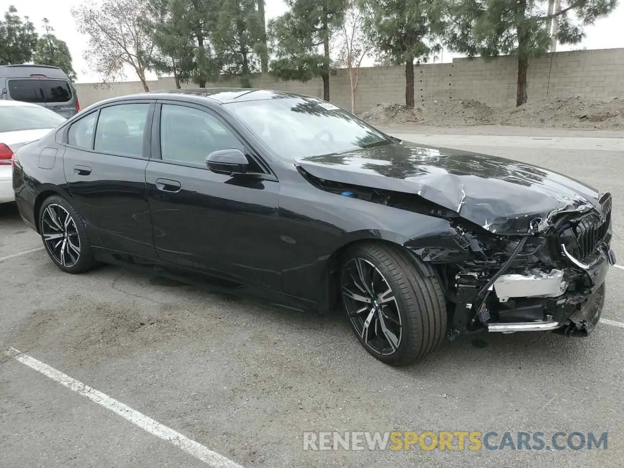 4 fotografías del automóvil dañado WBA63FJ09RCS16327 BMW 5 SERIES 2024