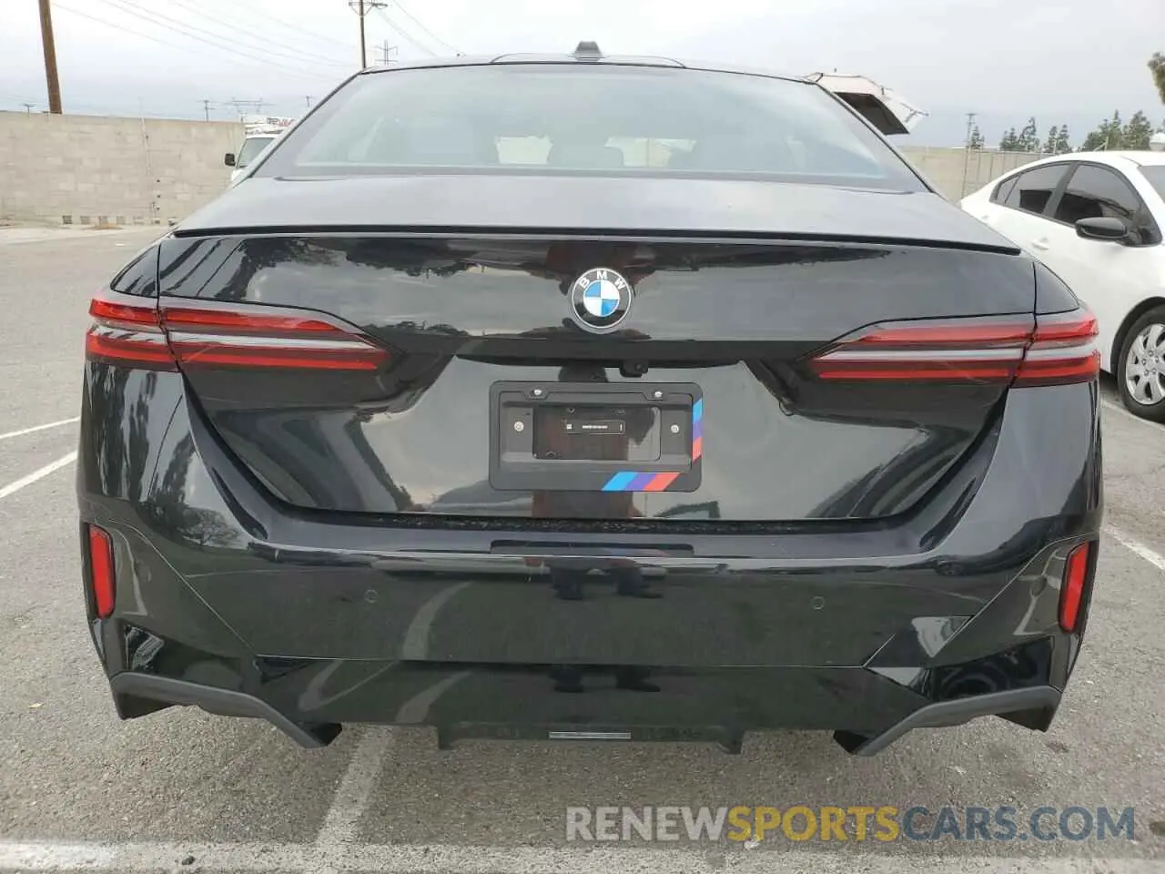 6 fotografías del automóvil dañado WBA63FJ09RCS16327 BMW 5 SERIES 2024