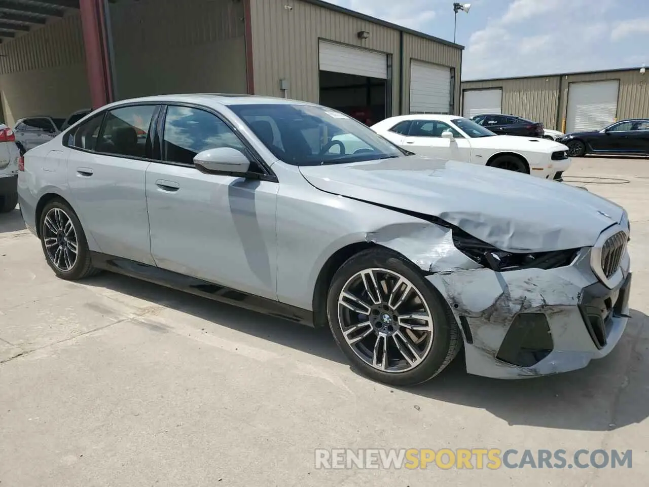 4 fotografías del automóvil dañado WBA43FJ01SCT75551 BMW 5 SERIES 2025