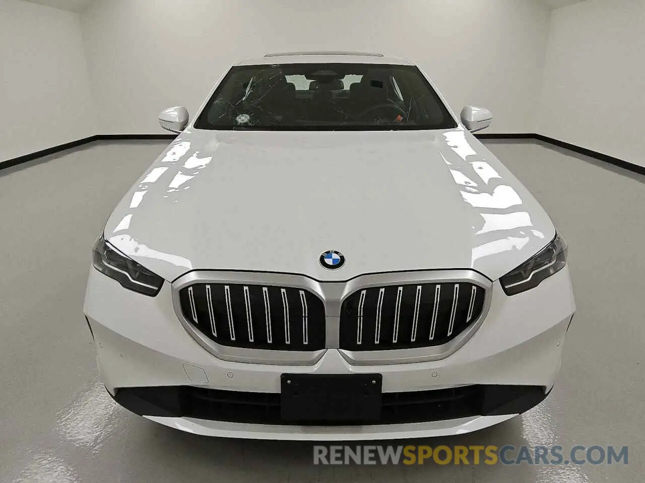 5 fotografías del automóvil dañado WBA43FJ03SCT70402 BMW 5 SERIES 2025