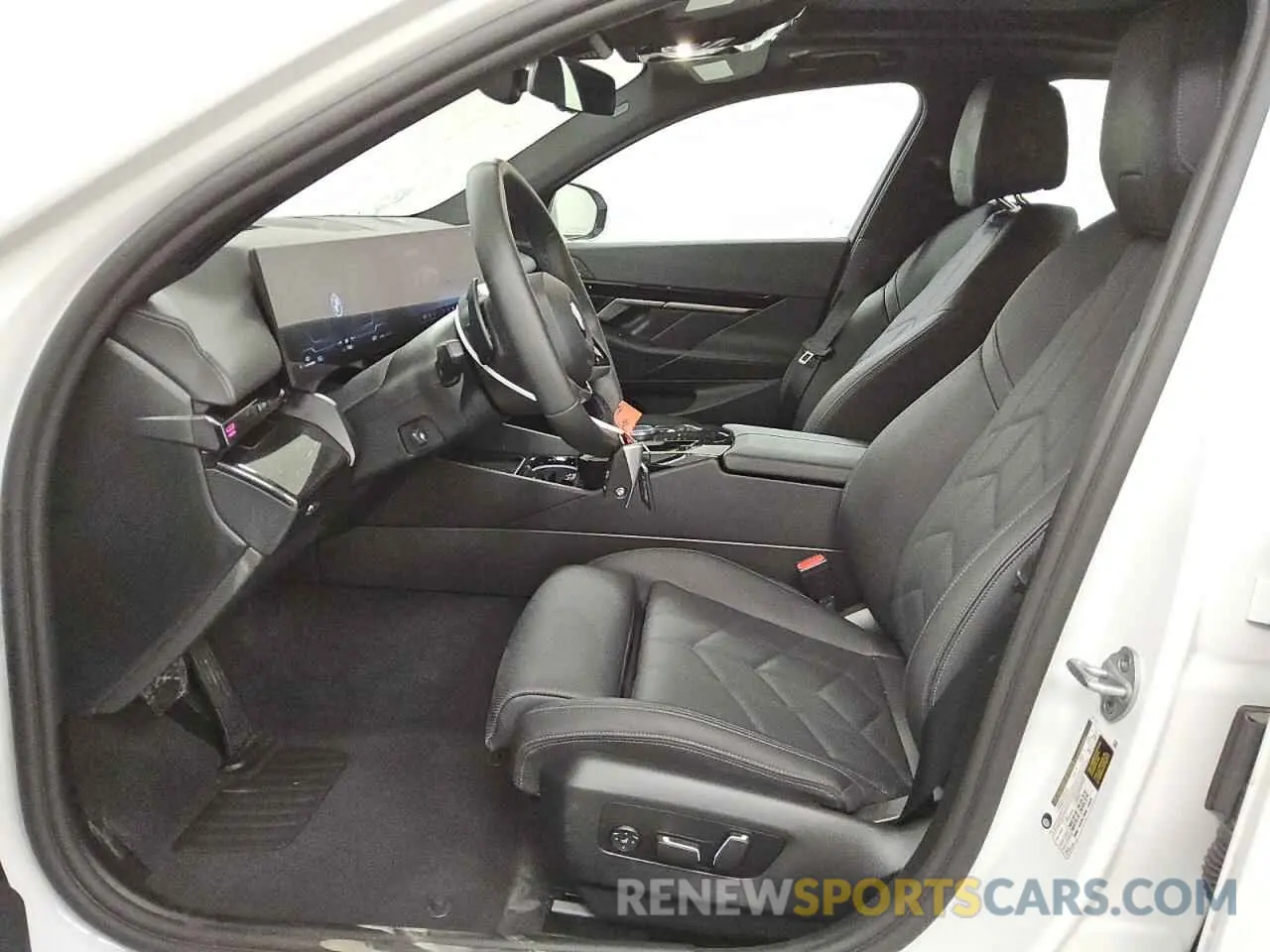 7 fotografías del automóvil dañado WBA43FJ03SCT70402 BMW 5 SERIES 2025